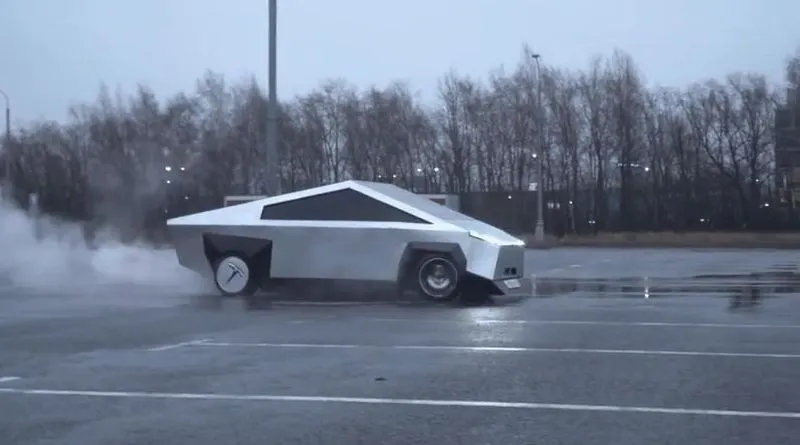 Rosjanie mają już podróbkę Cybertrucka. Może być Twoja za 42 000 złotych