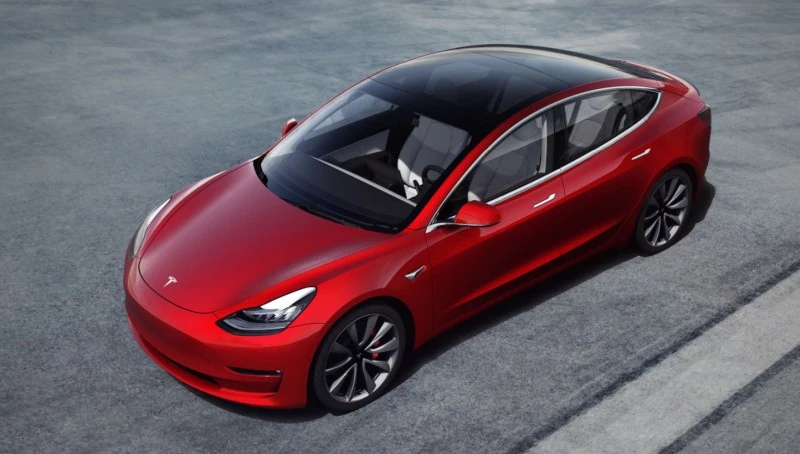 Tesla będzie tańsza, szybsza, pokona większy dystans. Rewolucja Elona Muska zapowiedziana
