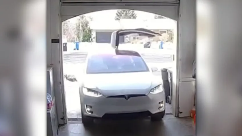 Kupił drogiego elektryka. Zapomniał, że jego auto ma drzwi