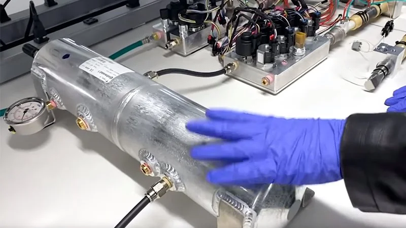 Tesla tworzy respiratory z… części samochodów Model 3 [WIDEO]