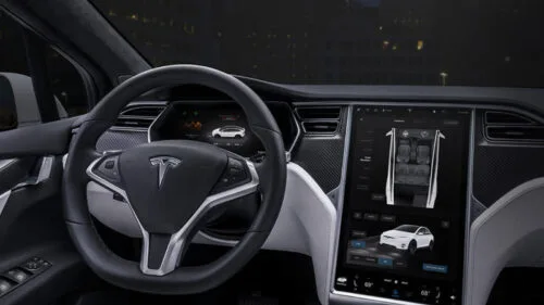 Tesla dodaje kolejne dwie gry na swoje samochody