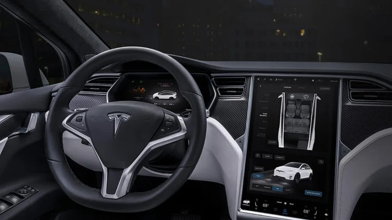 Tesla dodaje kolejne dwie gry na swoje samochody