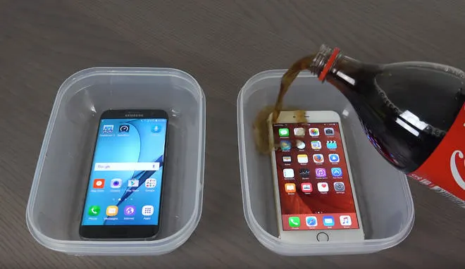 Galaxy S7 Edge i iPhone 6S Plus zamrożone w… coli. Czy przetrwają ekstremalny test?