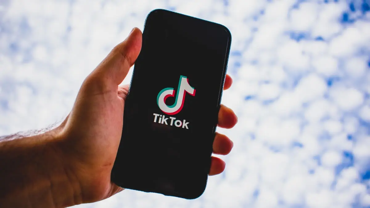 TikTok uzależni jeszcze bardziej. Teraz filmy będą przewijać się same