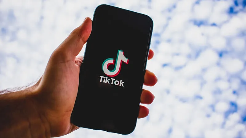 TikTok usprawnia system wysyłania filmików znajomym