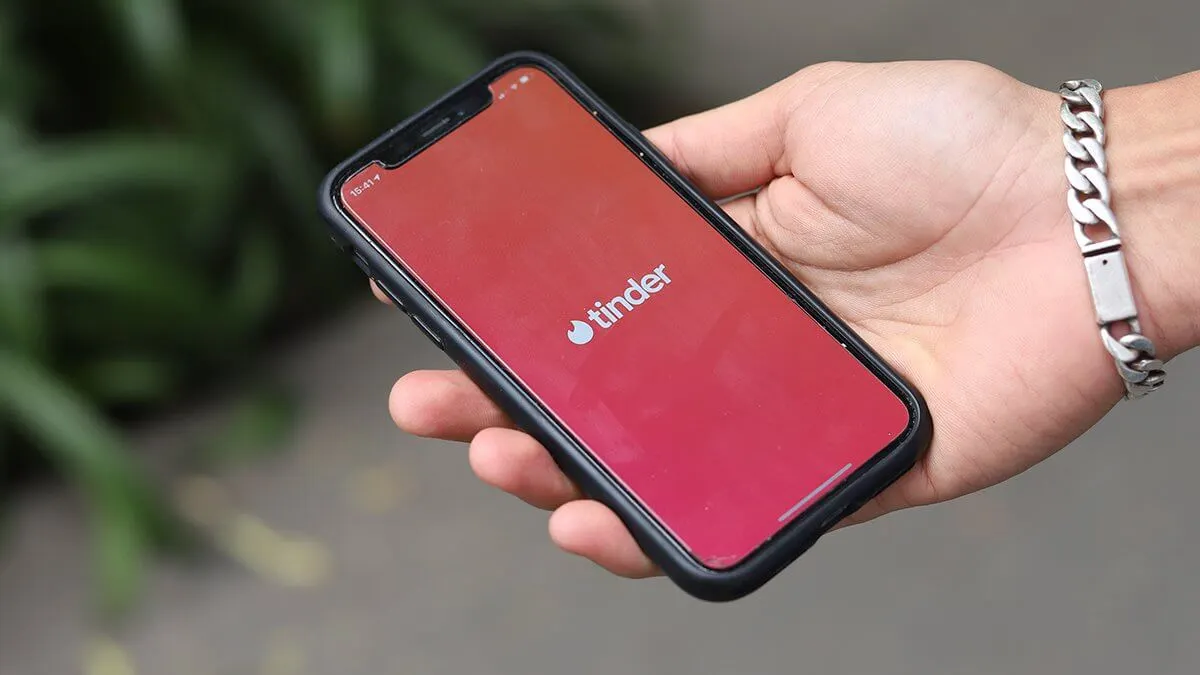 Tinder pomoże Ci znaleźć dziewczynę. Zapyta rodziców o zdanie