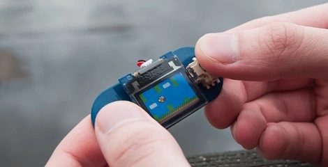 TinyScreen – najmniejsza na świecie konsola do gier?