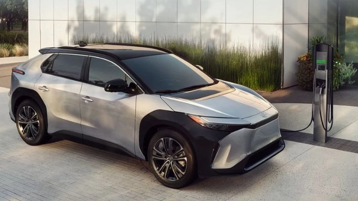Klienci anulują zamówienia elektrycznej Toyoty. Jej zasięg to kompromitacja