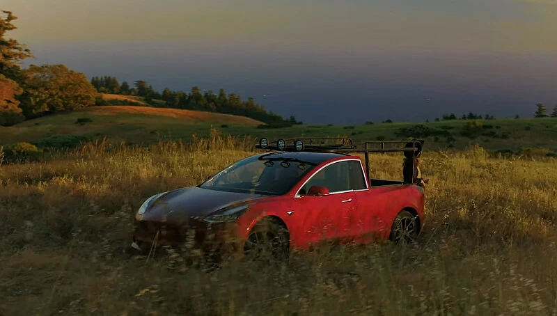 YouTuberka przerobiła swoją Teslę Model 3 na pick-upa [wideo]