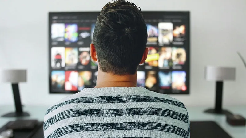 Polacy najczęściej oglądają filmy na CDA, ale uwielbiają Netfliksa – raport Mulitscreening 2018