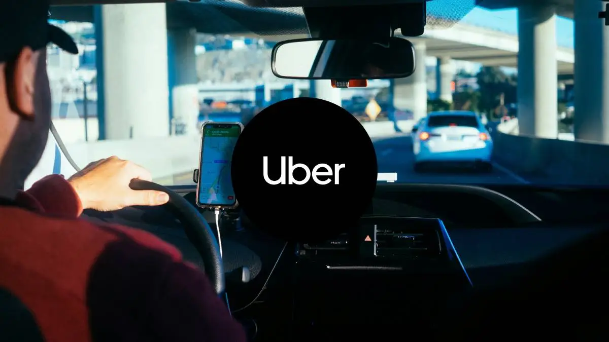 Uber z opcją nagrywania przejazdów. Polacy będą czuli się bezpieczniej