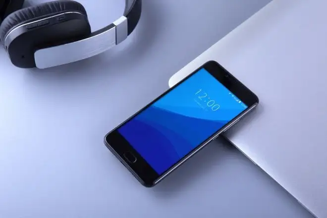 Fotograficzny UMi Z Pro trafia do polskich sklepów. Solidne parametry w przystępnej cenie