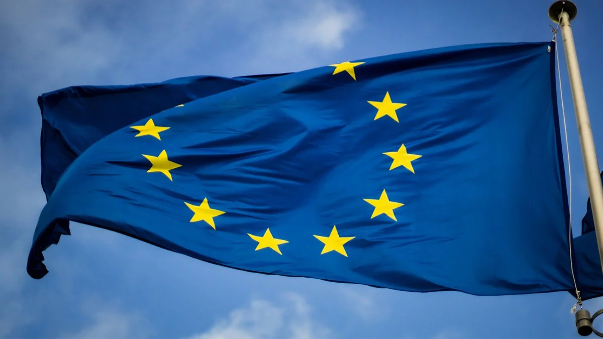 Unia Europejska luzuje ochronę danych? Zaskakujący zwrot w przepisach dotyczących AI