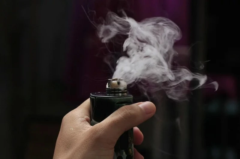 Zawężono liczbę przypadków choroby płuc związanej z e-papierosami – zmianą… definicji