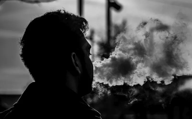 Palisz e-papierosy? Nowe zgony wśród już ponad 1000 przypadków tajemniczej choroby płuc u vaperów
