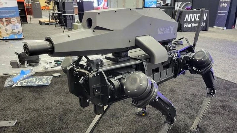 Robotyczny pies z karabinem snajperskim eliminuje cele z 1 kilometra