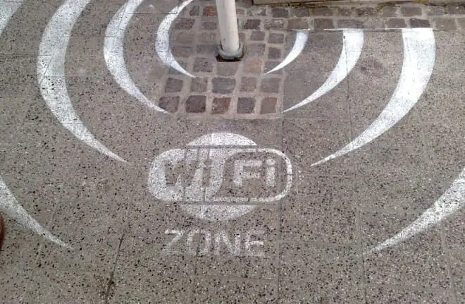 22 tys. osób zgodziło się na czyszczenie publicznych toalet. Nie czytali regulaminu Wi-Fi