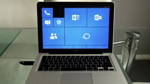 Ktoś zainstalował system Windows 10 Mobile na MacBooku