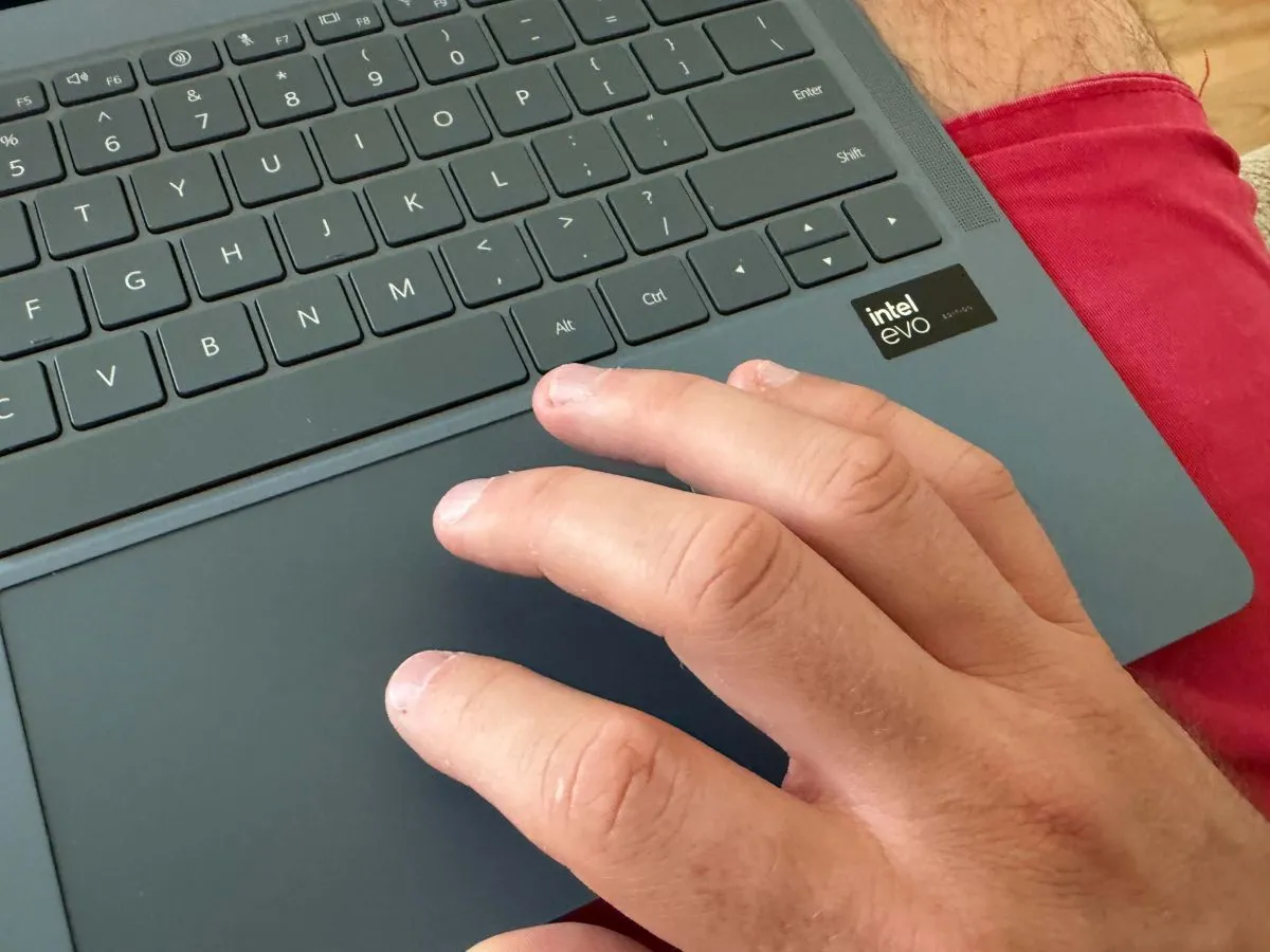 Windows 11 właśnie zawstydził macOS. Touchpad dostał funkcję, której brakuje w MacBookach