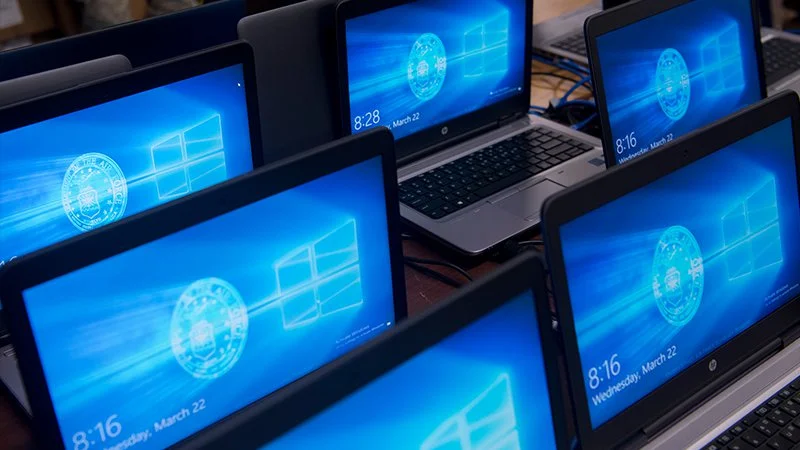 Niektóre reklamy w domyślnych aplikacjach Windows 10 to scam