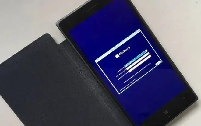 Desktopowy Windows 10 zainstalowany na starej Lumii