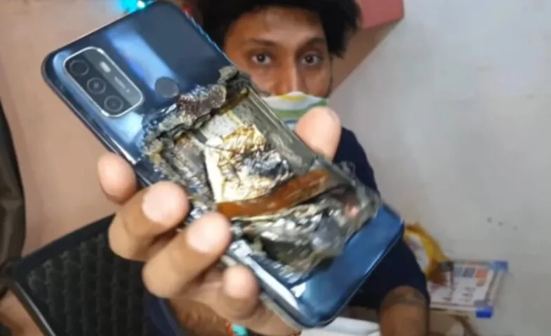 Smartfon Oppo eksplodował w kieszeni mężczyzny