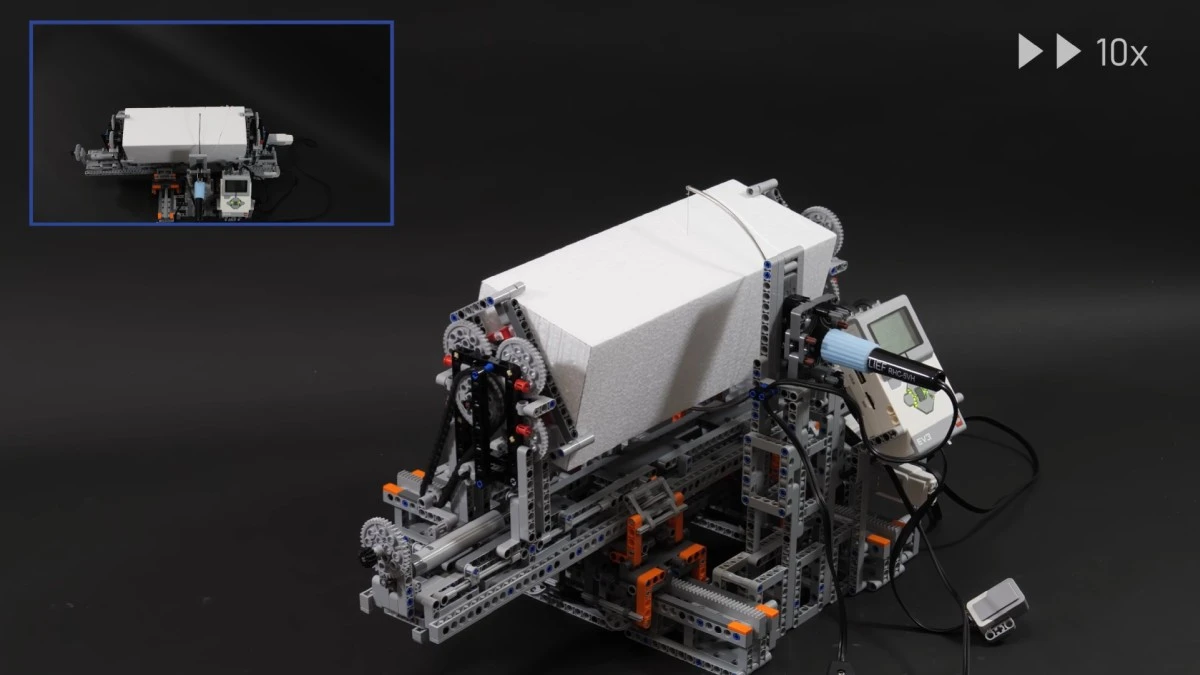 Wycinarka do styropianu zbudowana z LEGO