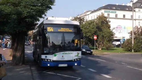 12 mln złotych za wymianę baterii w autobusach elektrycznych w Krakowie