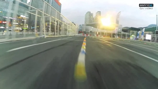 Zobacz efektowny wyścig dronów (wideo)