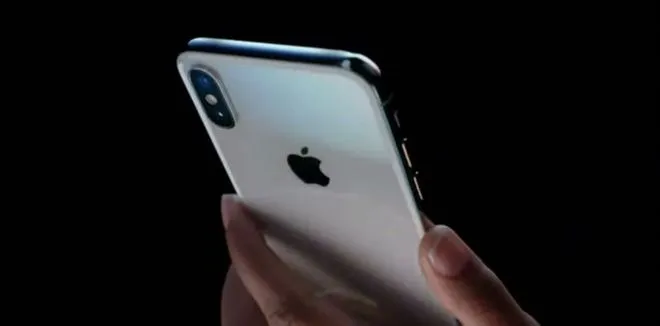 Użytkownicy iPhone’a X zgłaszają kolejny problem. Nie mogą odbierać połączeń