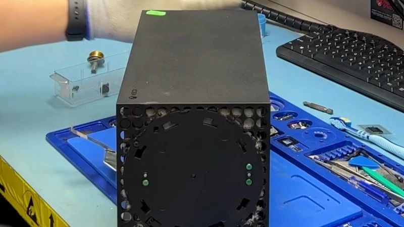 Xbox Series X zapycha się kurzem. Nie stawiaj go w ten sposób