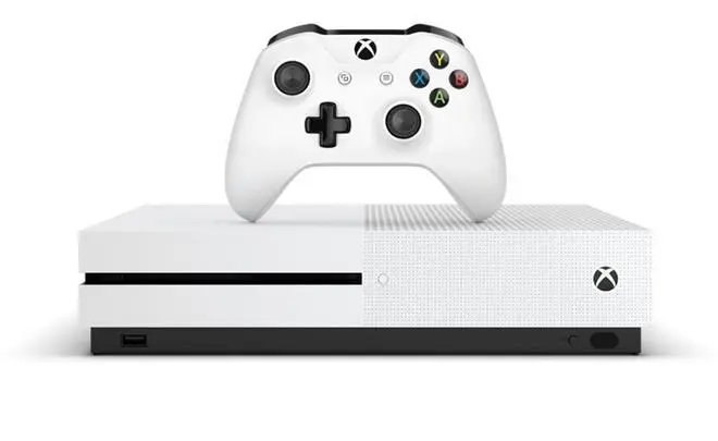 Xbox One S z grą już za 899 zł. Microsoft obniża ceny konsol