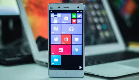 Wideo pokazujące Windowsa 10 na androidowym smartfonie Xiaomi Mi4