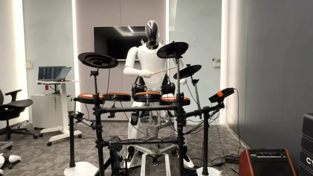 Humanoidalny robot Xiaomi gra na perkusji. Idzie mu świetnie
