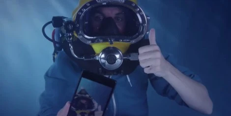 Sony Xperia Z3 – zobacz unboxing pod wodą! (wideo)