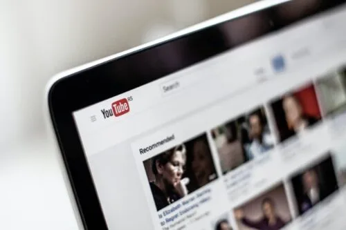 YouTube usunął ponad milion filmów na temat koronawirusa