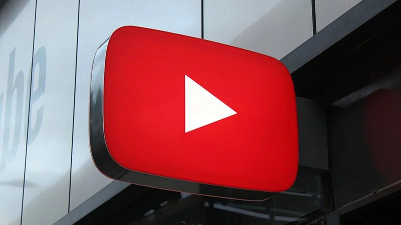 YouTube bawi się w hipokrytę. Homofobiczne zagrywki uznane za zgodne z zasadami portalu