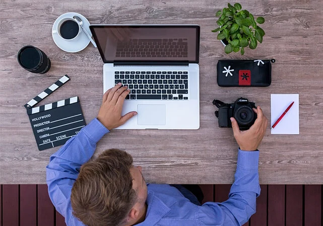 Polacy nie ufają influencerom i YouTuberom. Badanie jasno to pokazuje