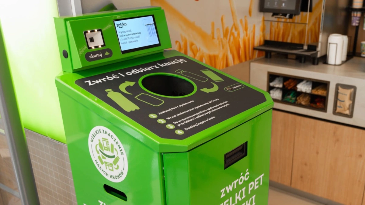 Żabka zwraca nie tylko pieniądze. Oddaj butelkę, zgarnij punkty