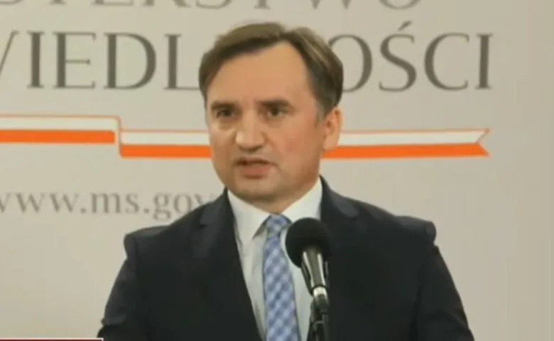 Prokuratora chce ścigać internautów za znieważanie Ziobry i Święczkowskiego