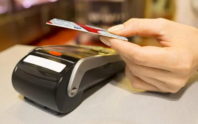 Polska firma stworzyła narzędzie, zabezpieczające zbliżeniowe karty płatnicze przed kradzieżą