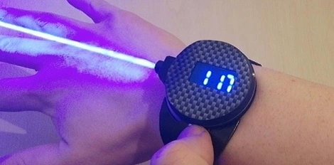 Prawdziwy laser ukryty w… zegarku! (wideo)