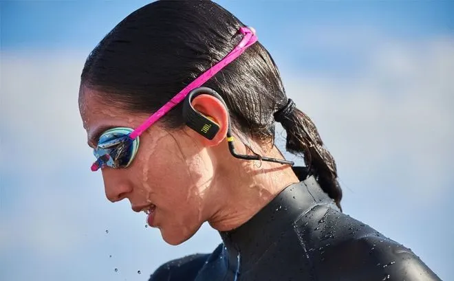 JBL prezentuje nowe, bezprzewodowe słuchawki sportowe Endurance DIVE